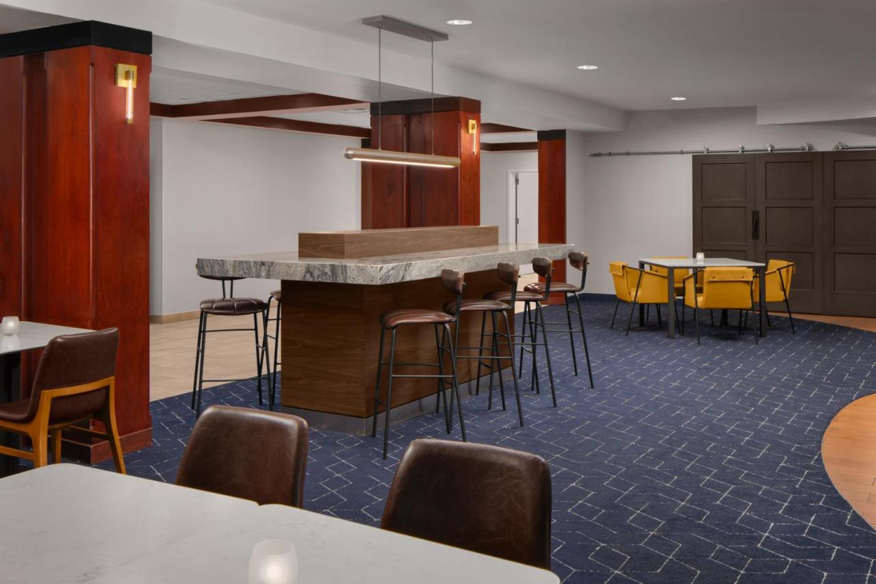 | Courtyard by Marriott San Diego Central