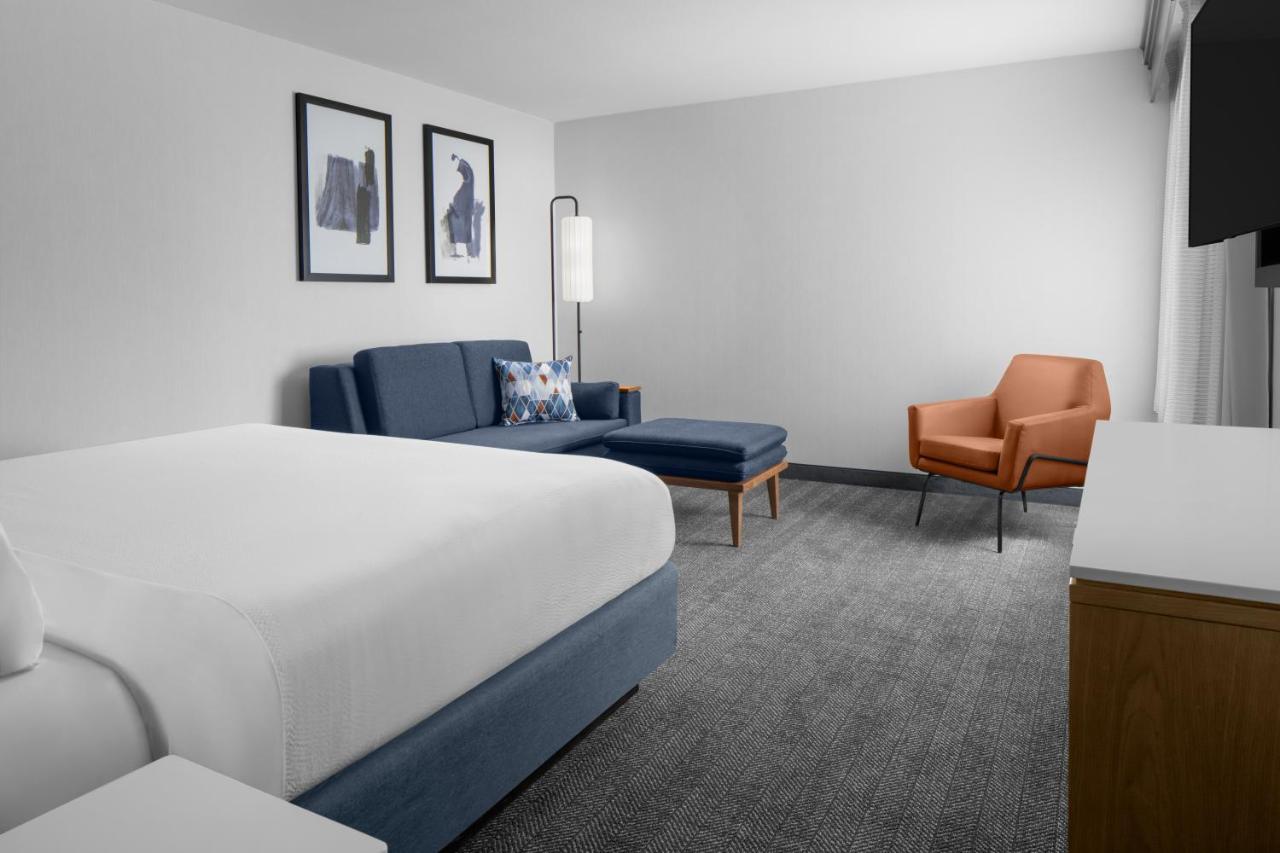 One-Bedroom King Suite at Courtyard by Marriott San Diego Central