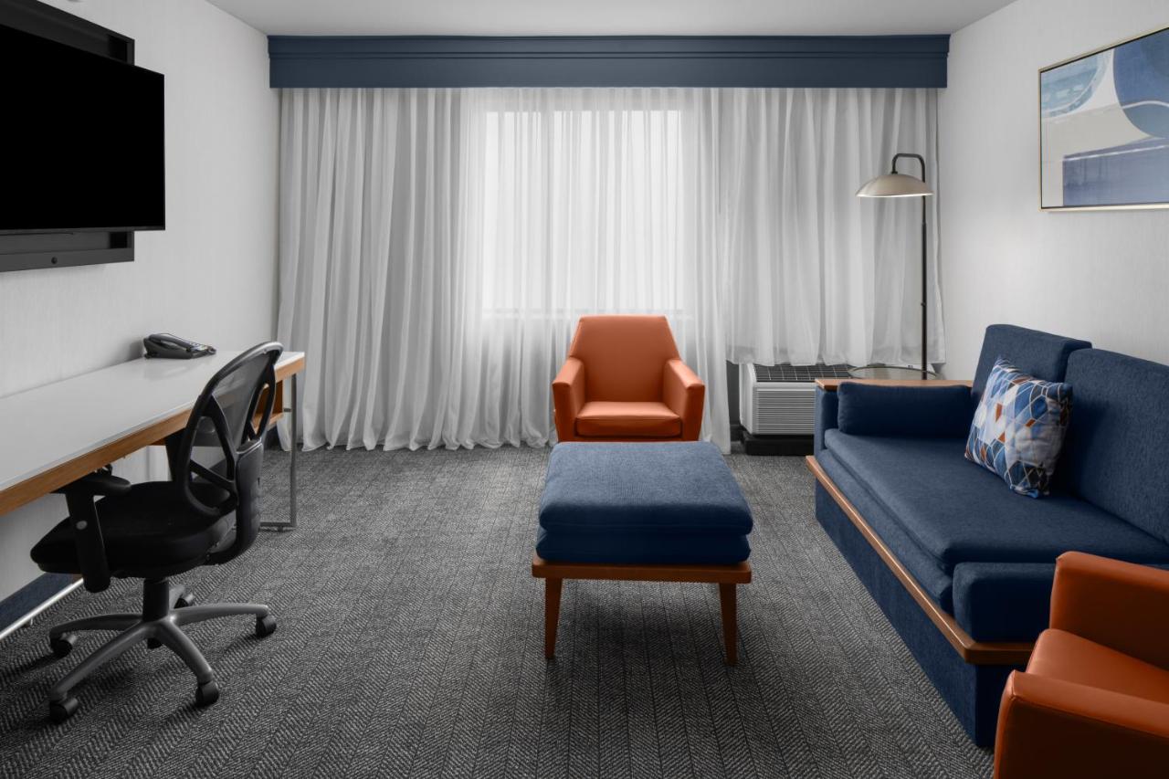 | Courtyard by Marriott San Diego Central