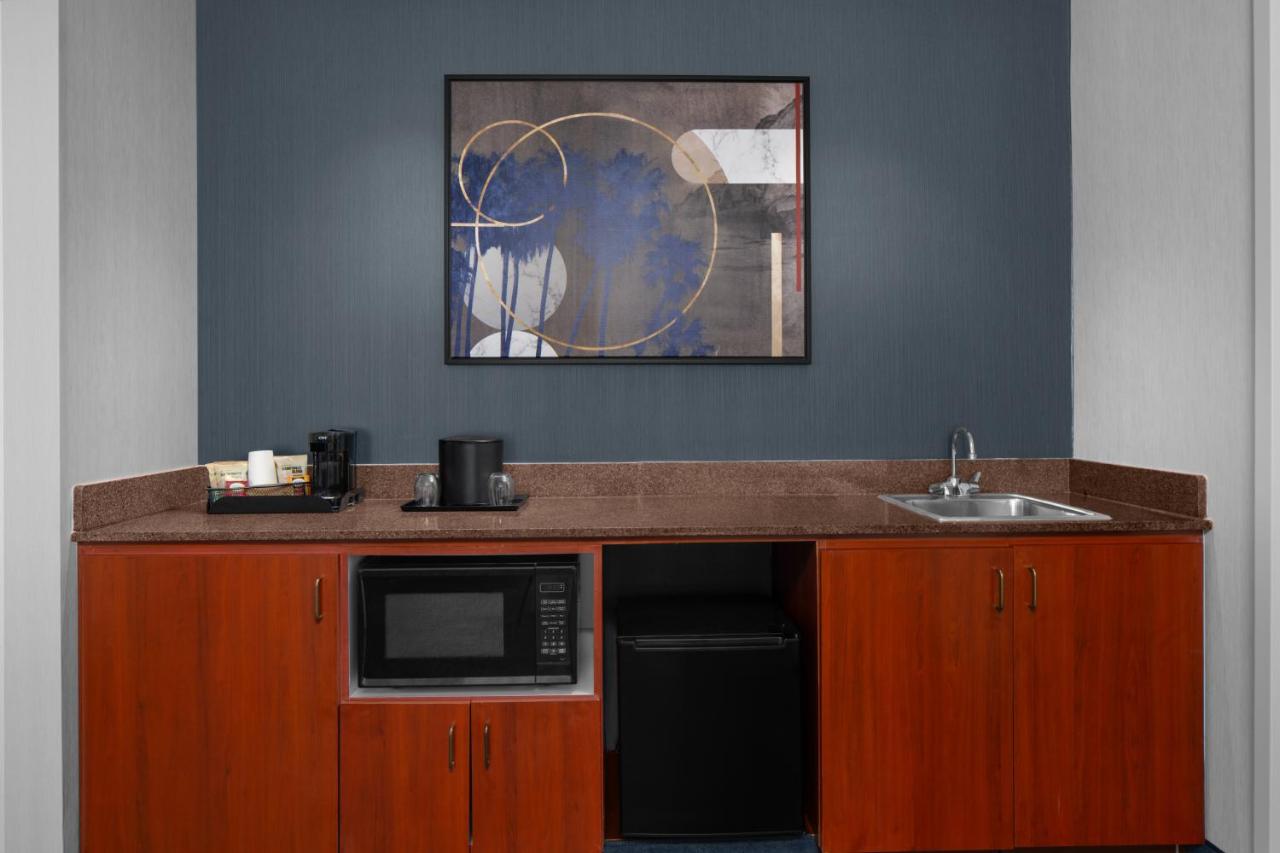 One-Bedroom King Suite at Courtyard by Marriott San Diego Central