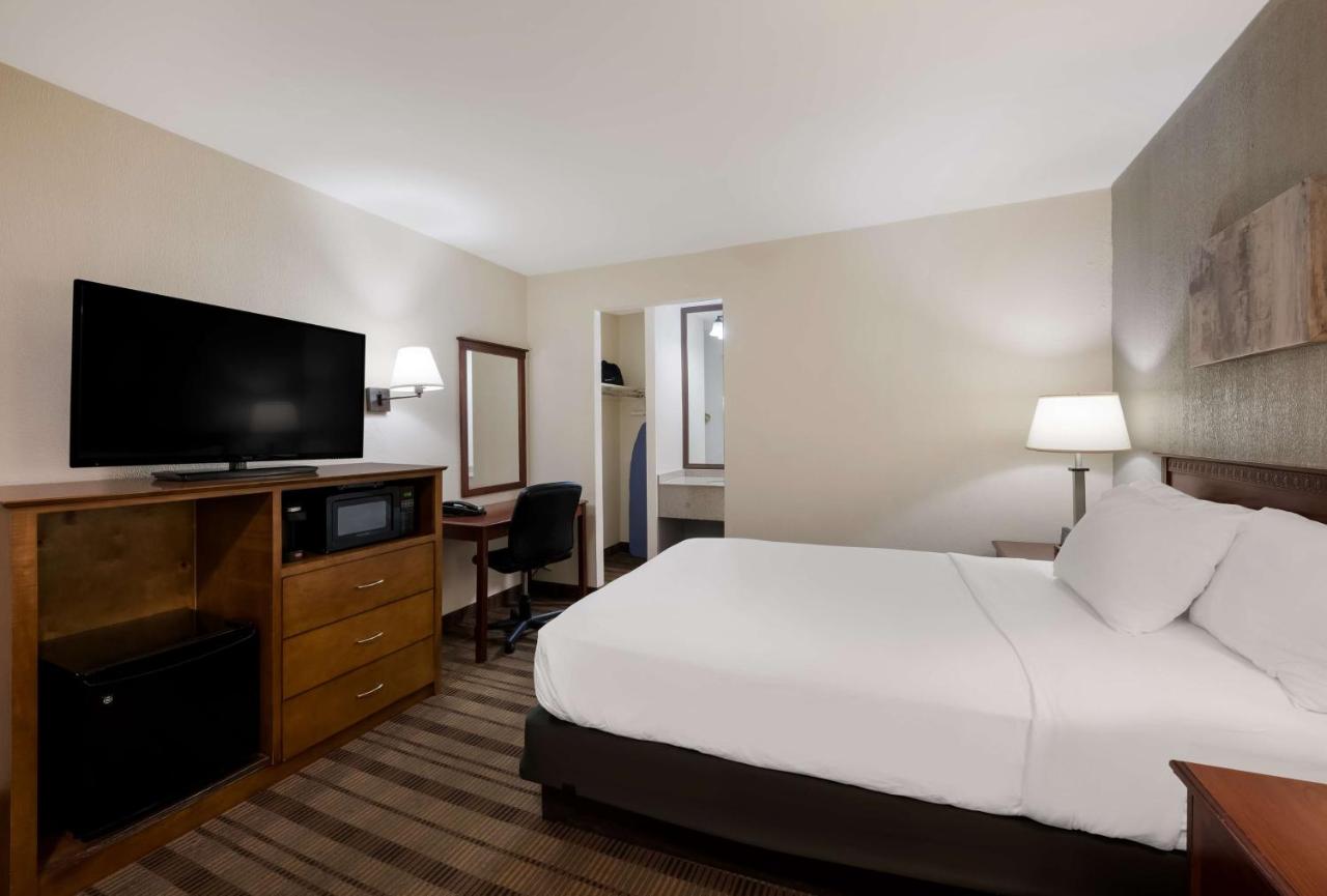 | Best Western Woodbury Inn