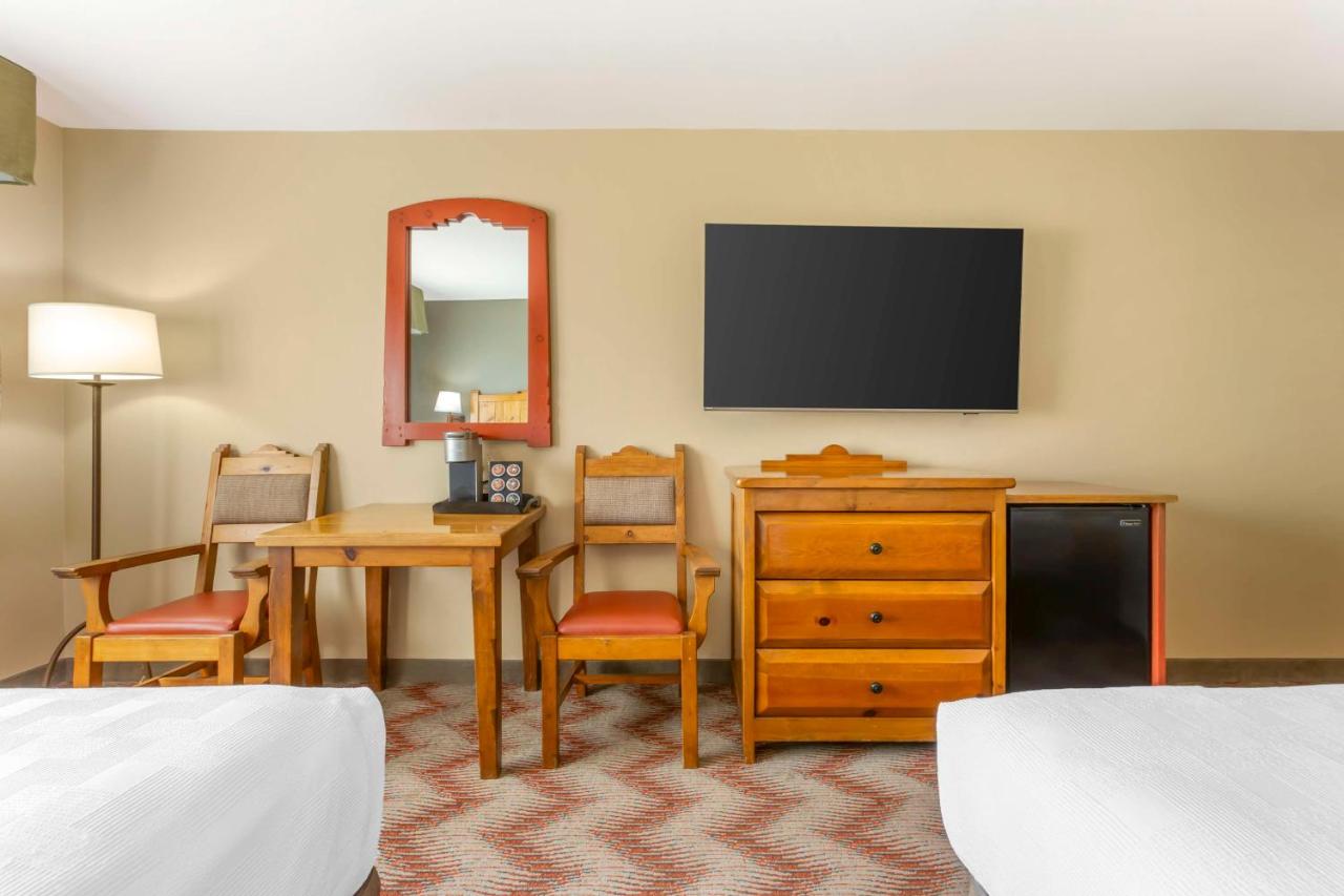 Queen Room with Two Queen Beds - Non-Smoking/Pet Friendly at Best Western Plus Rio Grande Inn