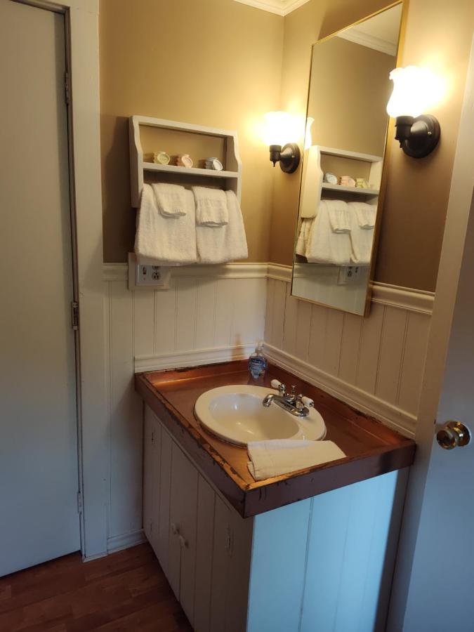  | Doveberry Inn
