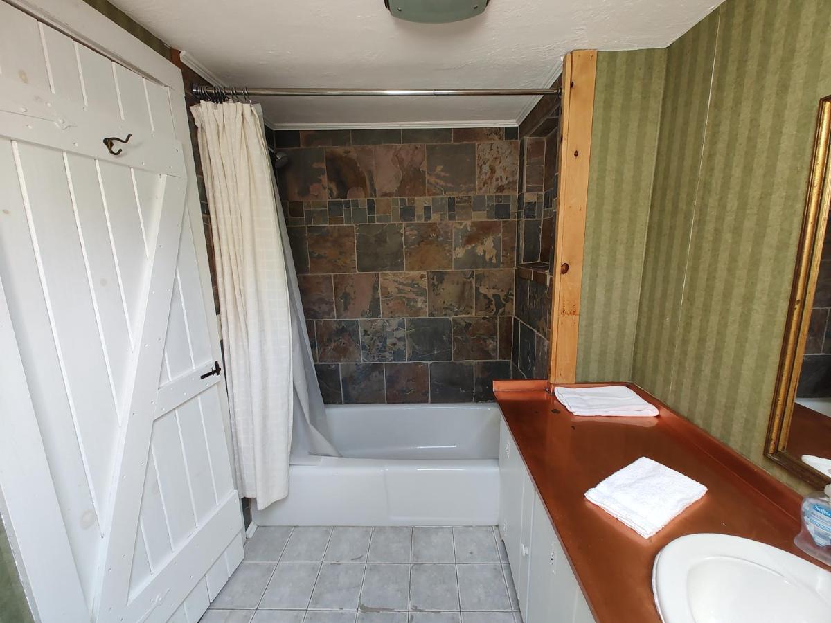  | Doveberry Inn