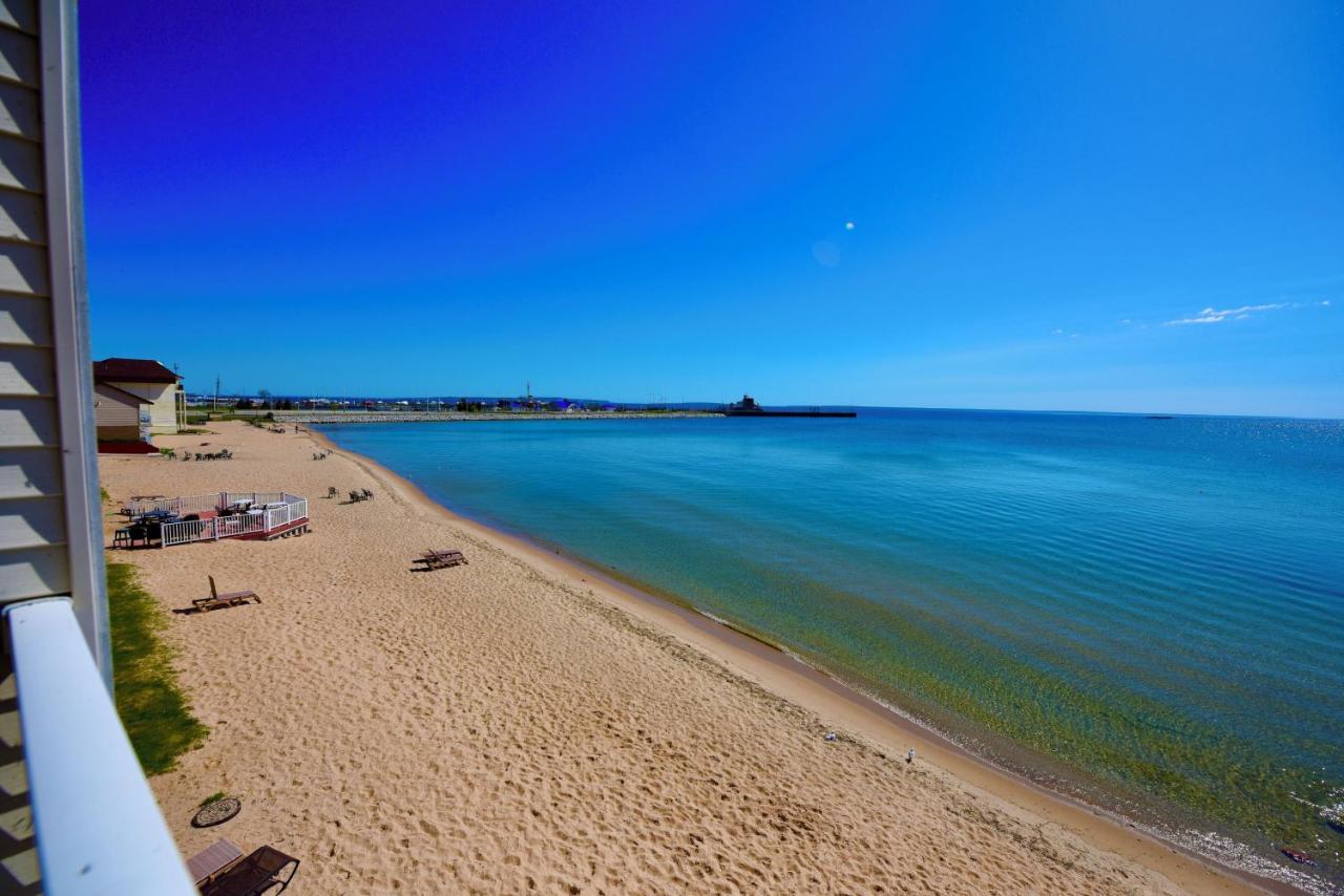 | Hamilton Inn Select Beachfront