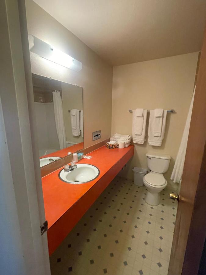 | Rawlins Western Lodge