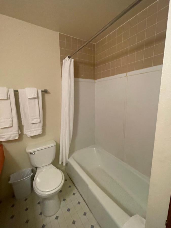 | Rawlins Western Lodge