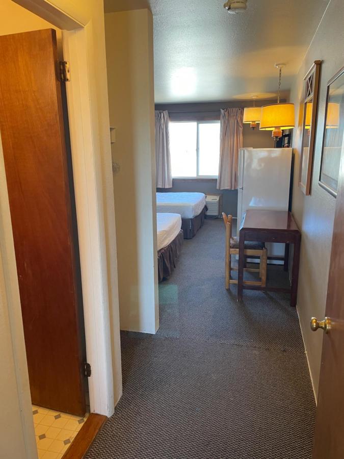 | Rawlins Western Lodge