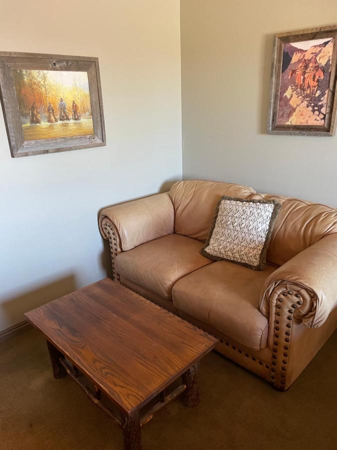 | Rawlins Western Lodge