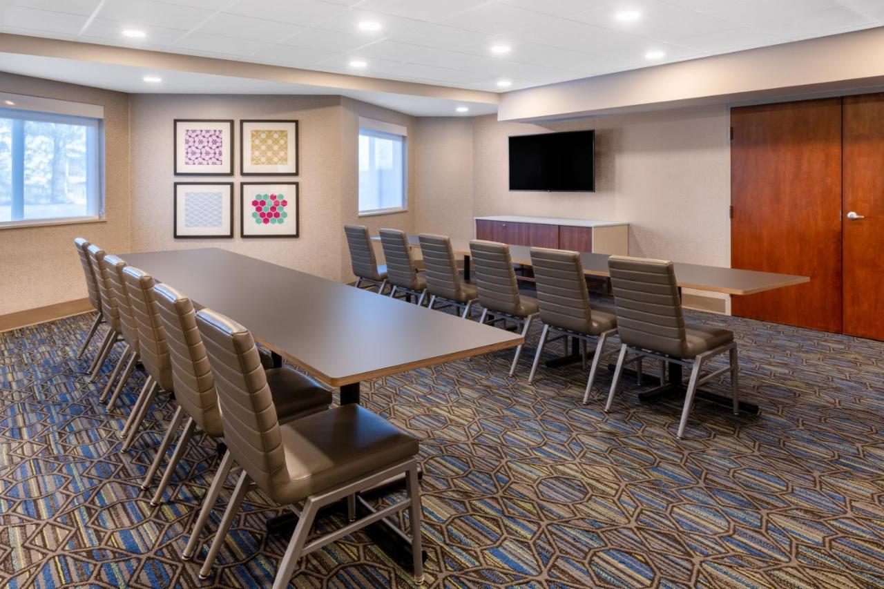 | Holiday Inn Express Colorado Springs Airport, an IHG Hotel
