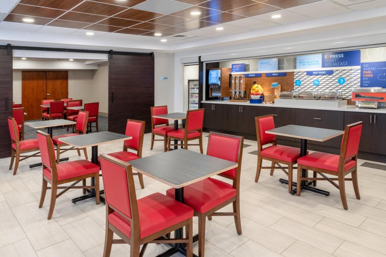 | Holiday Inn Express Colorado Springs Airport, an IHG Hotel