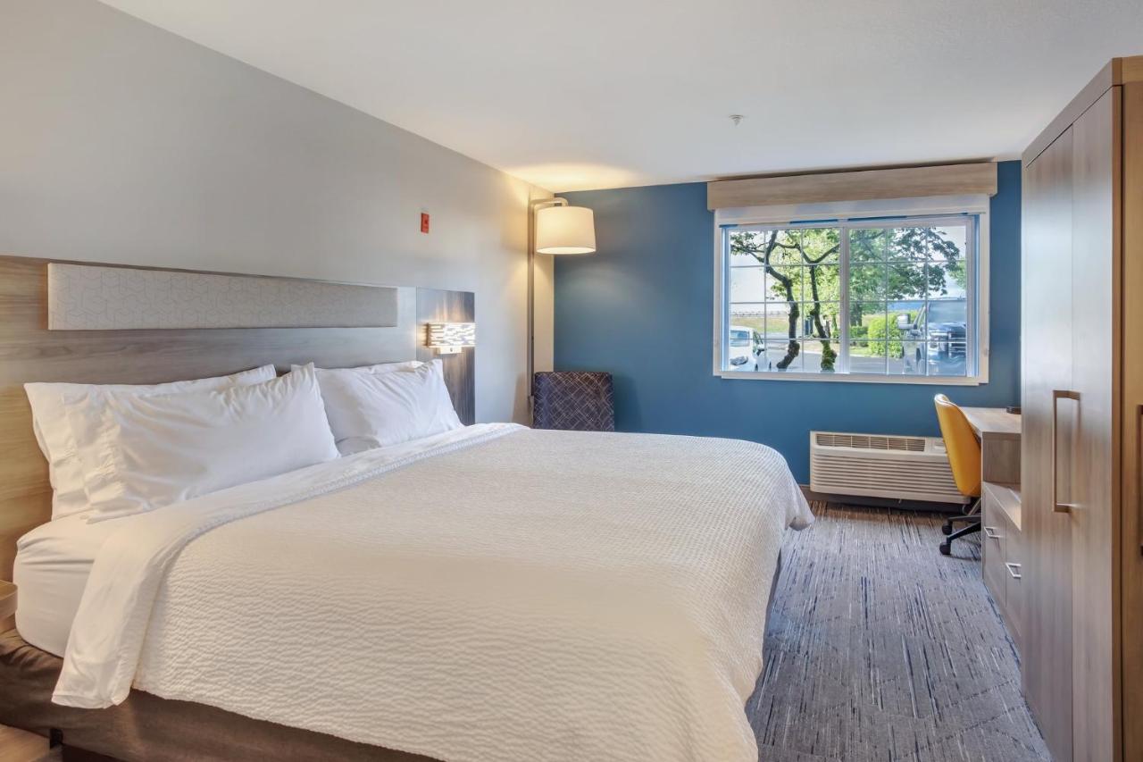 | Holiday Inn Express Portland East - Troutdale, an IHG Hotel