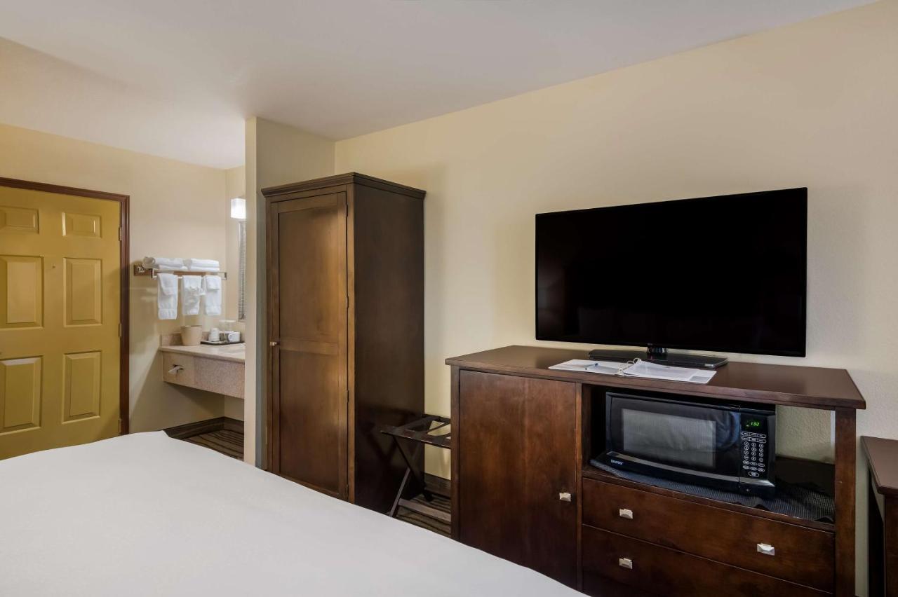 King Room at Best Western Cottage Grove Inn