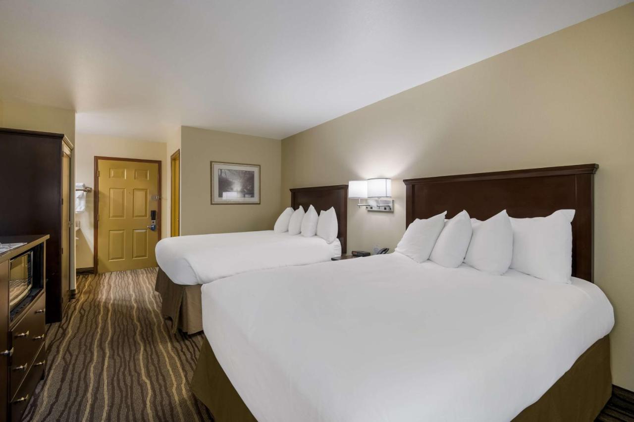 Queen Room with Two Queen Beds at Best Western Cottage Grove Inn