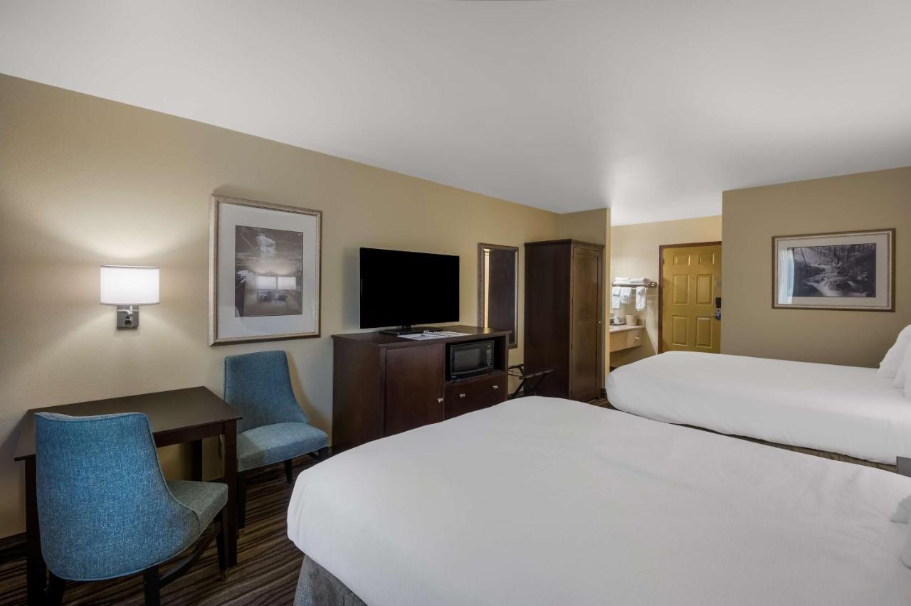 Queen Room with Two Queen Beds at Best Western Cottage Grove Inn