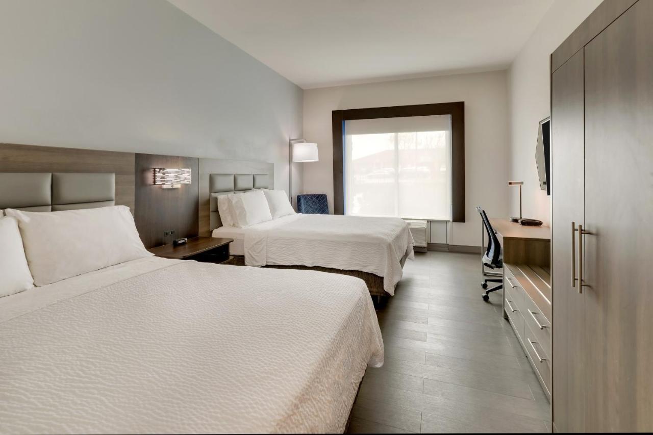 Double Queen Room - Hearing Accessible - Non-Smoking at Holiday Inn Express & Suites Richmond by IHG