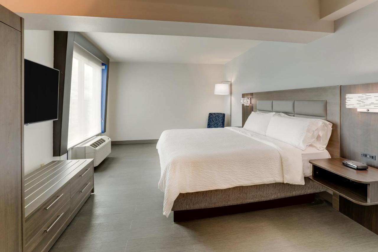 King Suite with Sofa Bed - Non-Smoking at Holiday Inn Express & Suites Richmond by IHG