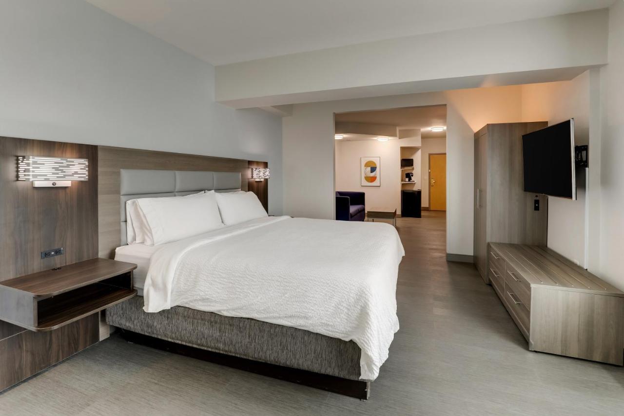 King Room with Sofa Bed - Non-Smoking at Holiday Inn Express & Suites Richmond by IHG