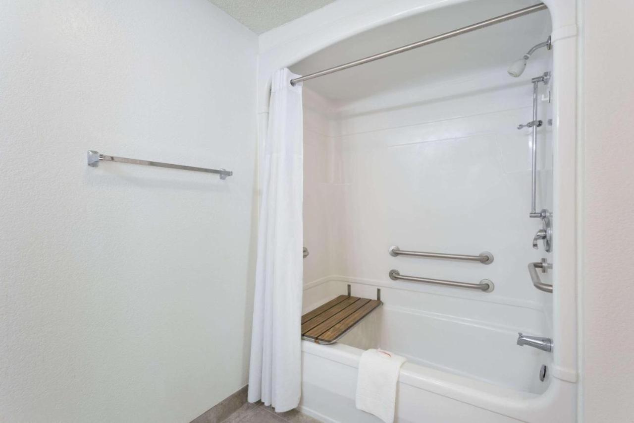 | AmeriVu Inn & Suites-Extended stay Aberdeen