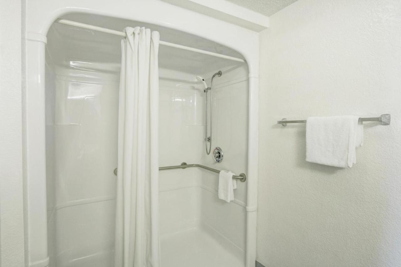 | AmeriVu Inn & Suites-Extended stay Aberdeen