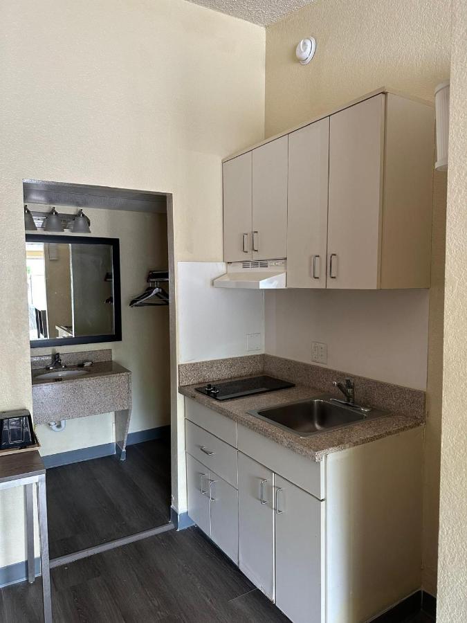 | AmeriVu Inn & Suites-Extended stay Aberdeen