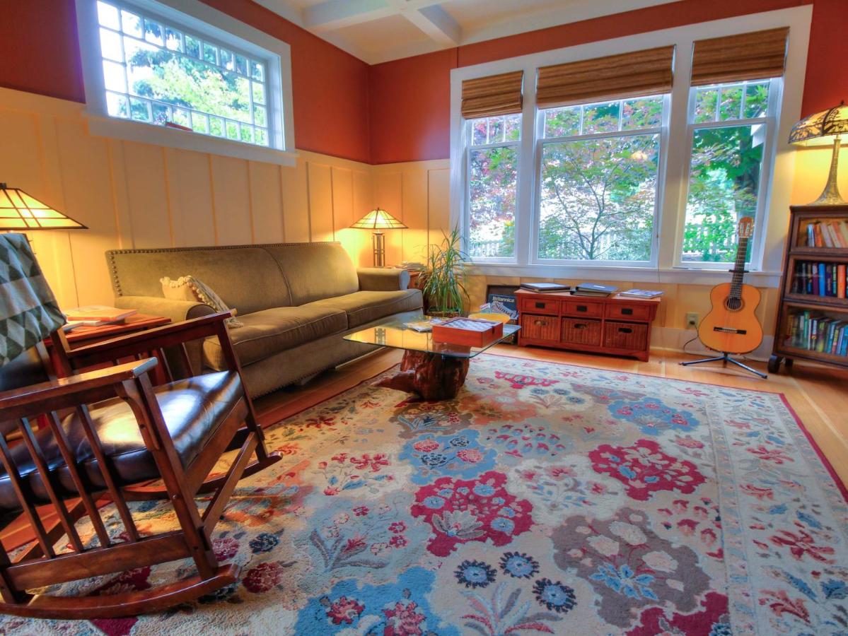 | Argyle House Bed and Breakfast