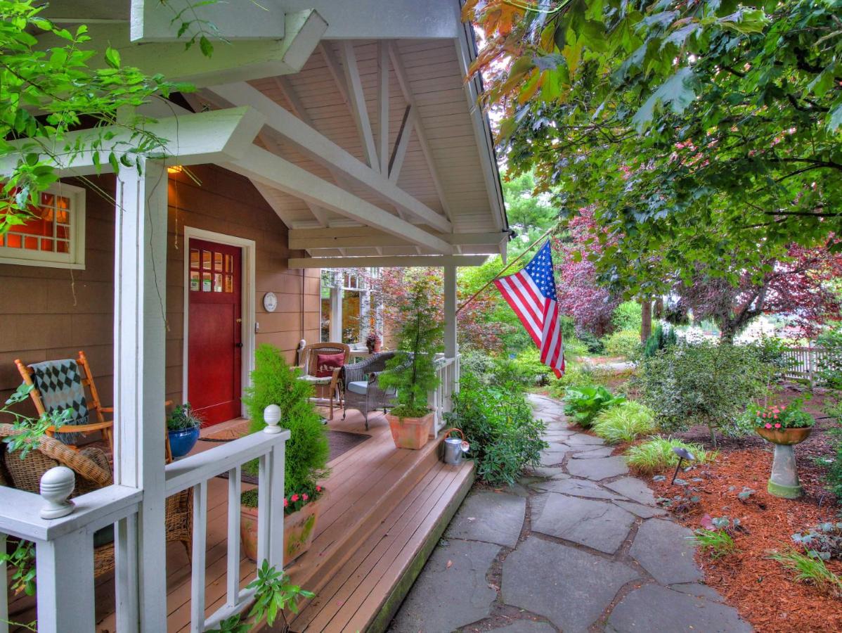 | Argyle House Bed and Breakfast