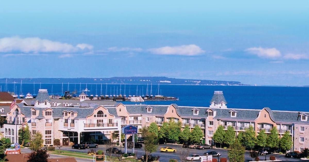 | Hamilton Inn Select Beachfront