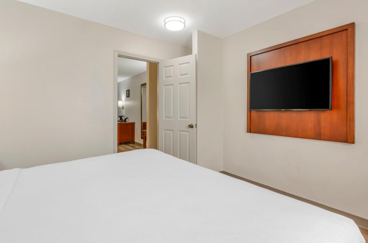 King Suite - Non-Smoking at Comfort Inn Wytheville - Fort Chiswell