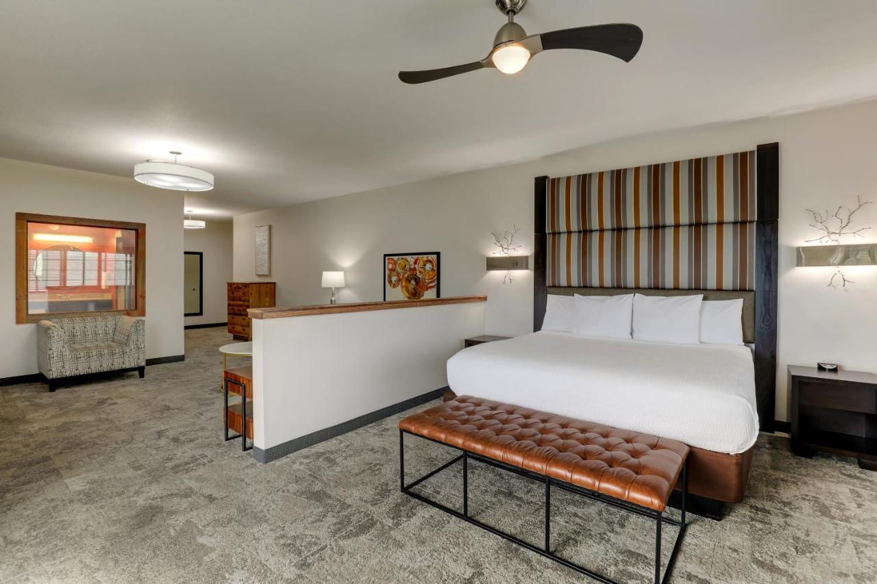 | Stoney Creek Hotel Kansas City - Independence