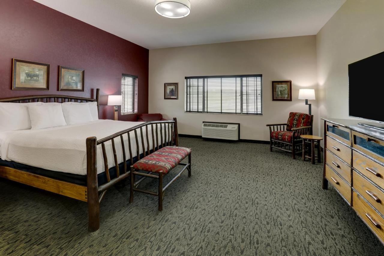 Suite with Hot Tub at Stoney Creek Hotel Kansas City - Independence