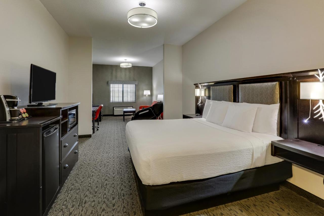 Superior King Room at Stoney Creek Hotel Kansas City - Independence