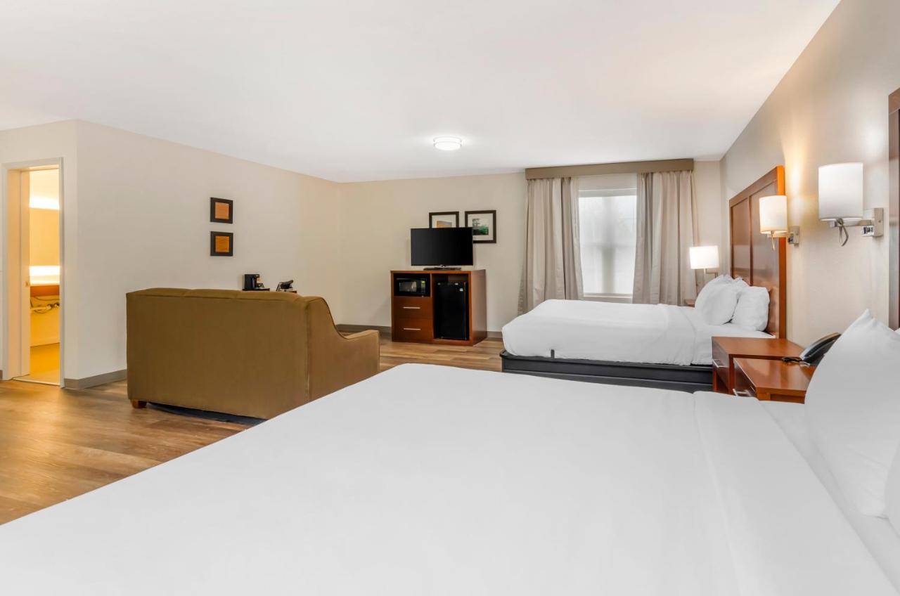 Superior King Suite - Non-Smoking at Comfort Inn Wytheville - Fort Chiswell