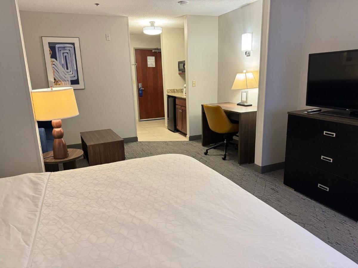 | Holiday Inn Express Hotel & Suites St. Paul-Woodbury, an IHG Hotel