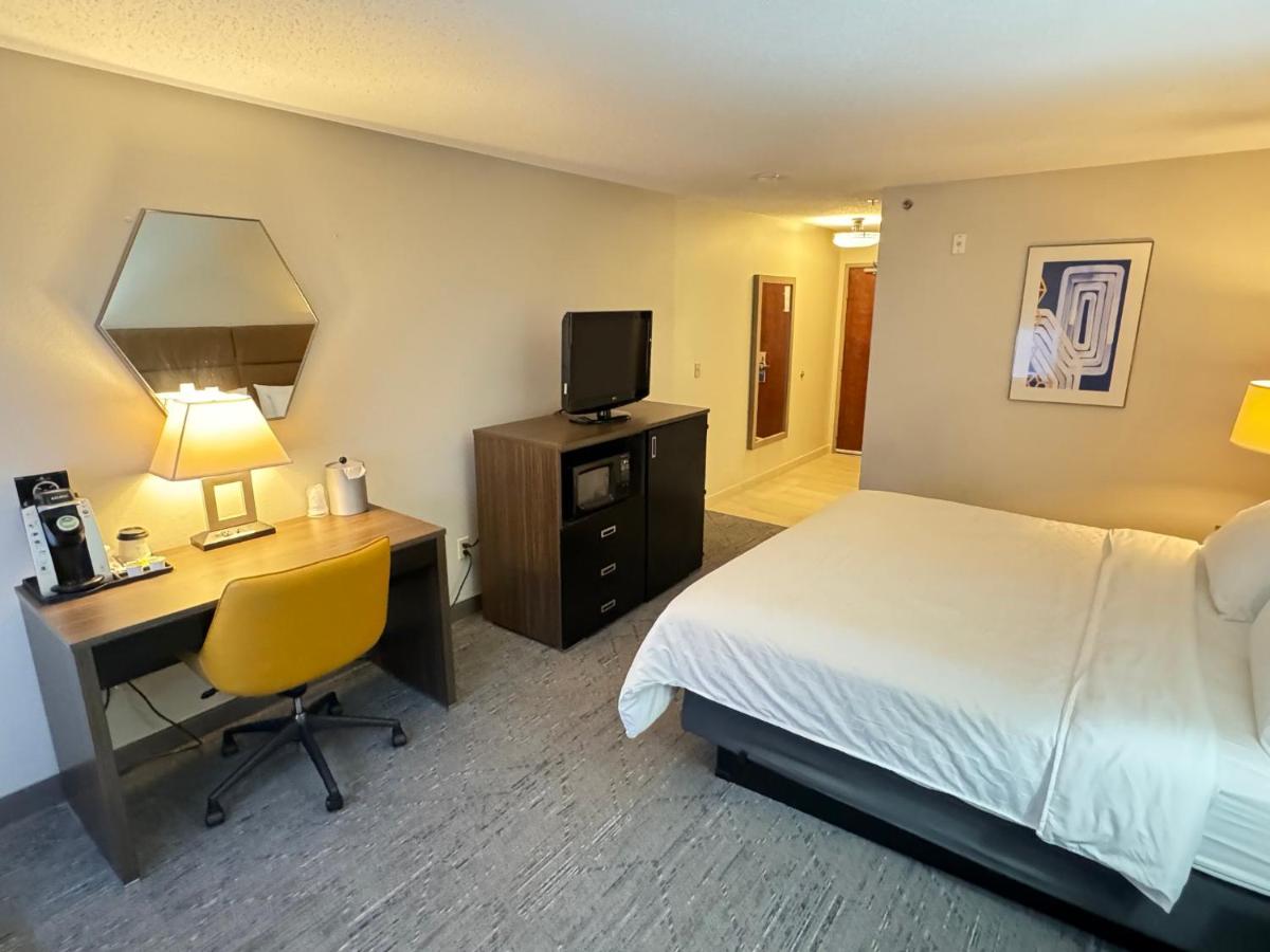 Room Selected at Check-In at Holiday Inn Express Hotel & Suites St. Paul-Woodbury by IHG
