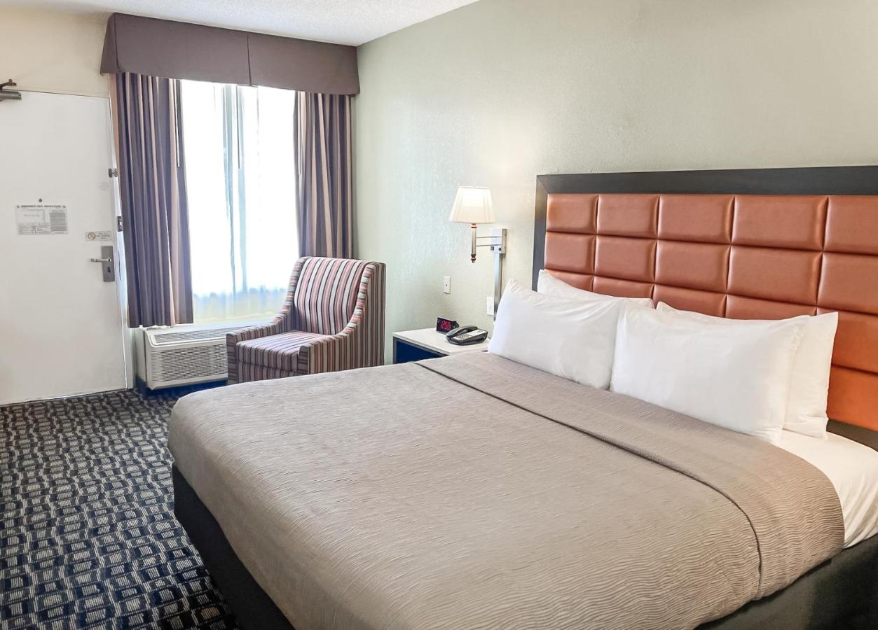 King Room - Non-Smoking at Quality Inn Tampa Airport - Cruise Port