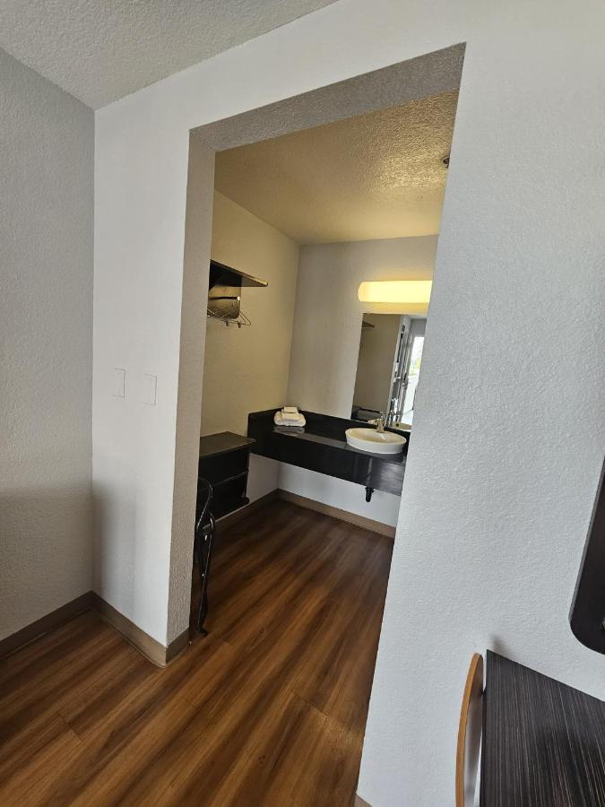 | Motel 6-Ventura, CA - South