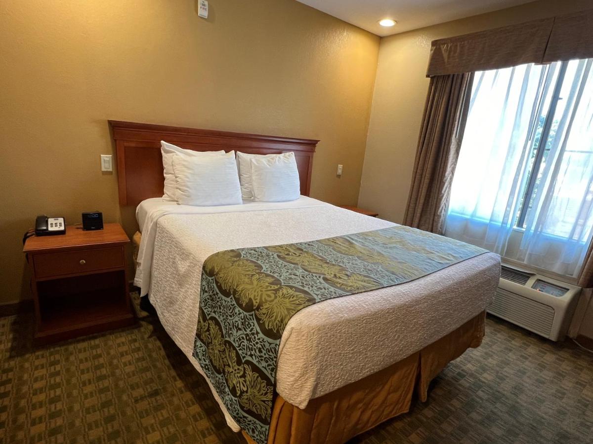 | Pleasant Hill Inn