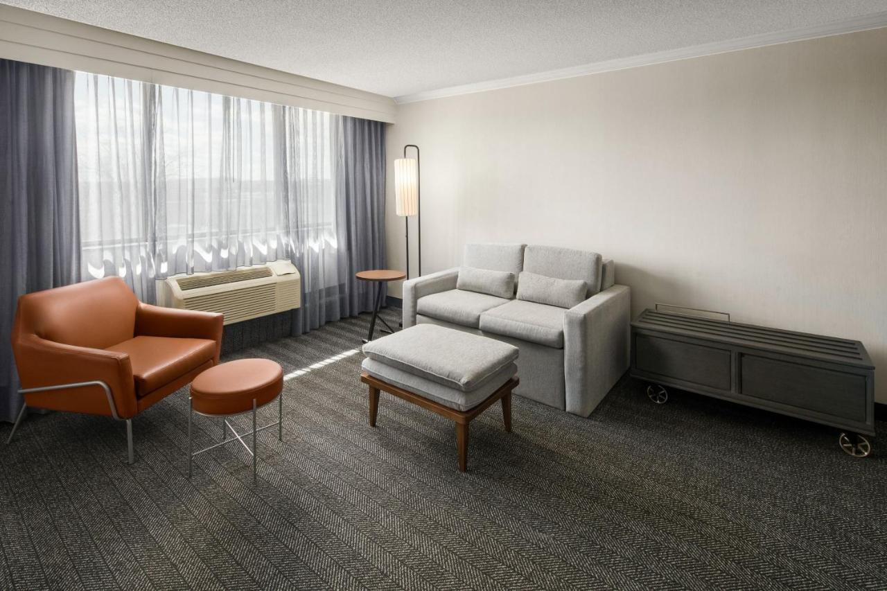 Suite, 1 King, Sofa bed at Courtyard New Haven at Yale