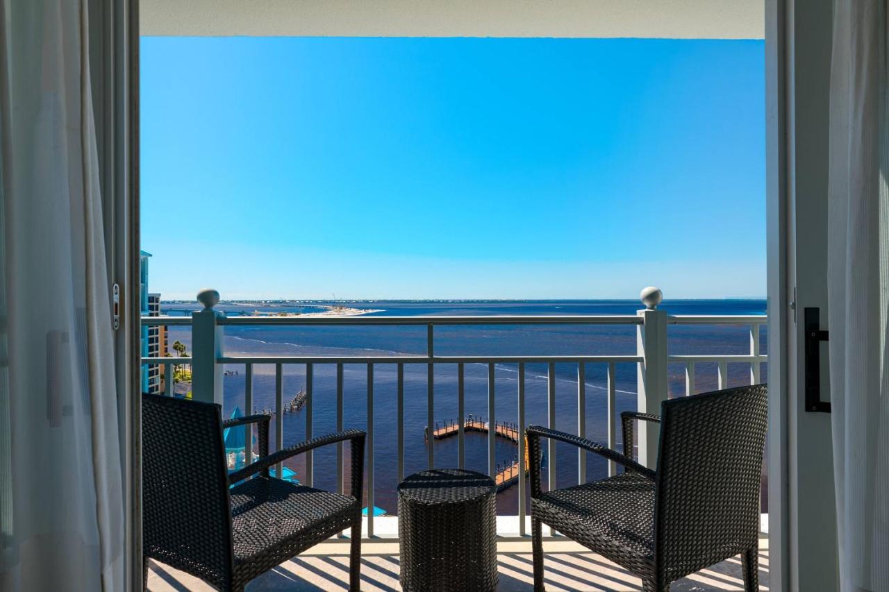 King Studio with Sofa Bed, Waterfront, Sanibel Tower, Balcony at Marriott Sanibel Harbour Resort & Spa