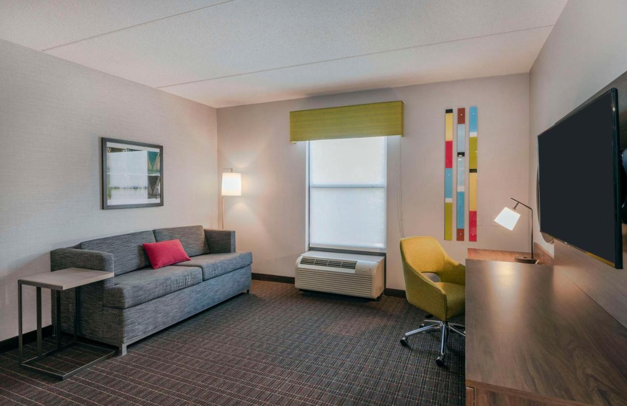 Deluxe King Room - Non-Smoking at Hampton Inn & Suites Burlington, NC