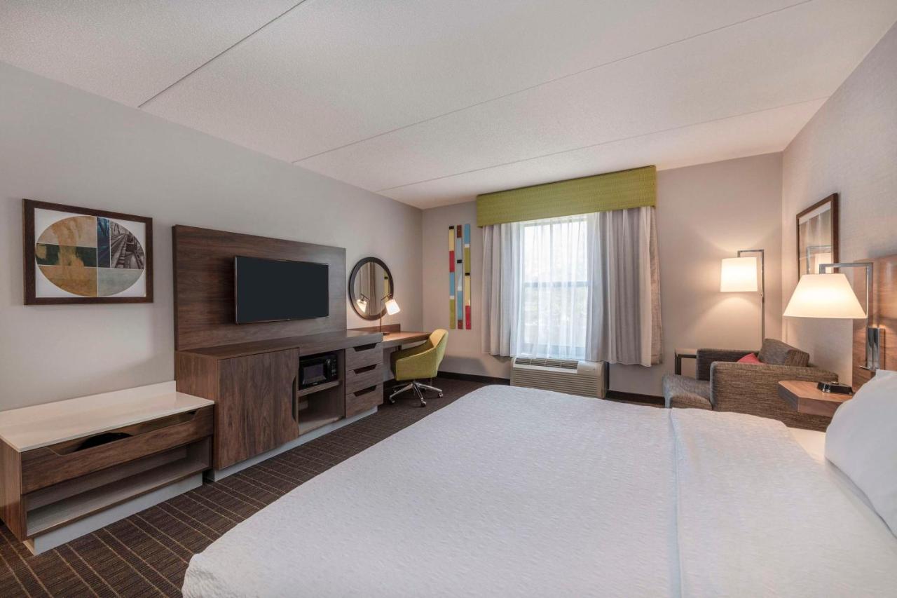 King Room with Bath Tub - Disability Access and Hearing Accessible/Non-Smoking at Hampton Inn & Suites Burlington, NC
