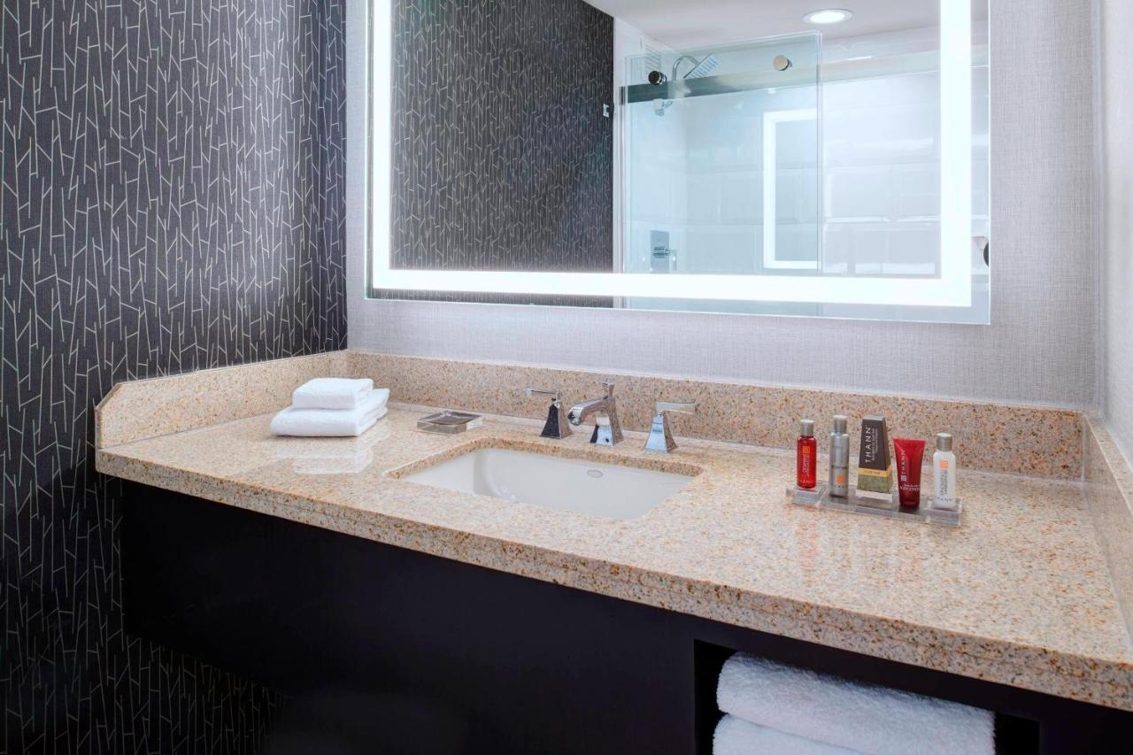 King or Double Room at Kansas City Airport Marriott