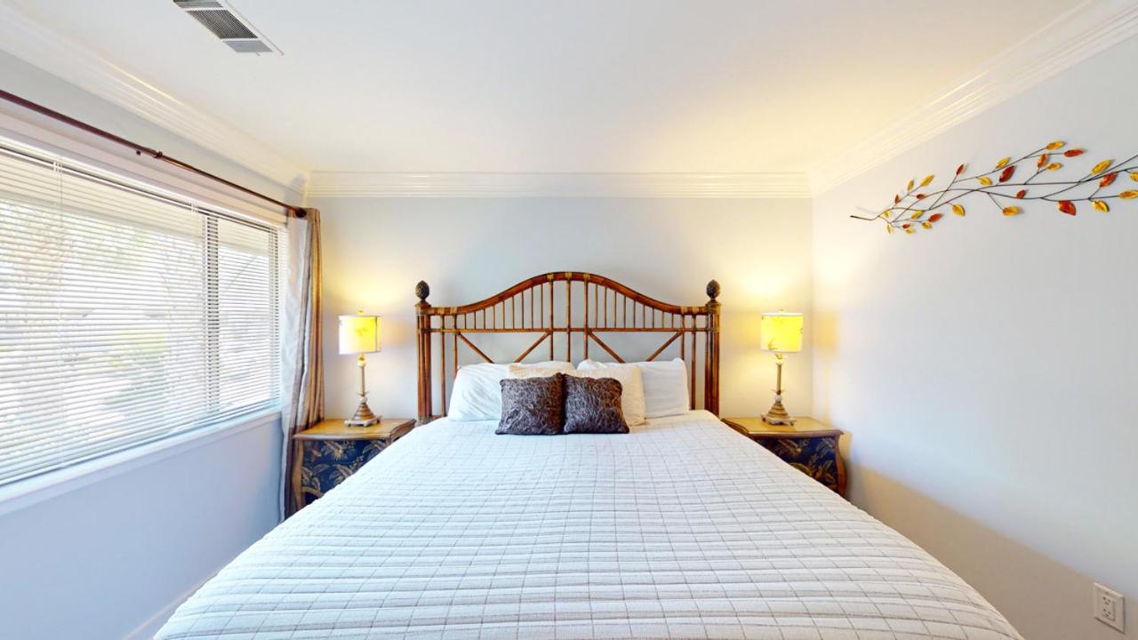| 946 Inverness Village