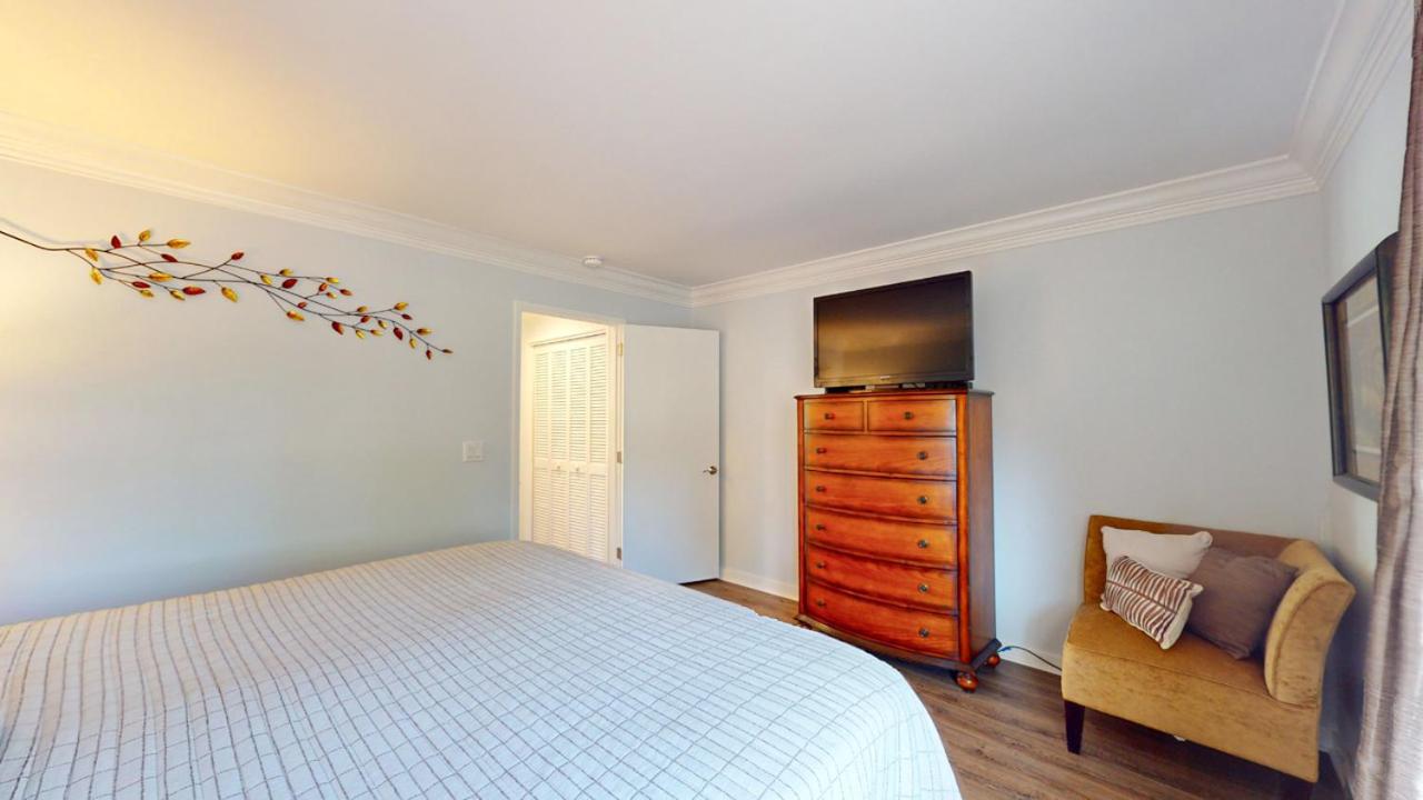 | 946 Inverness Village