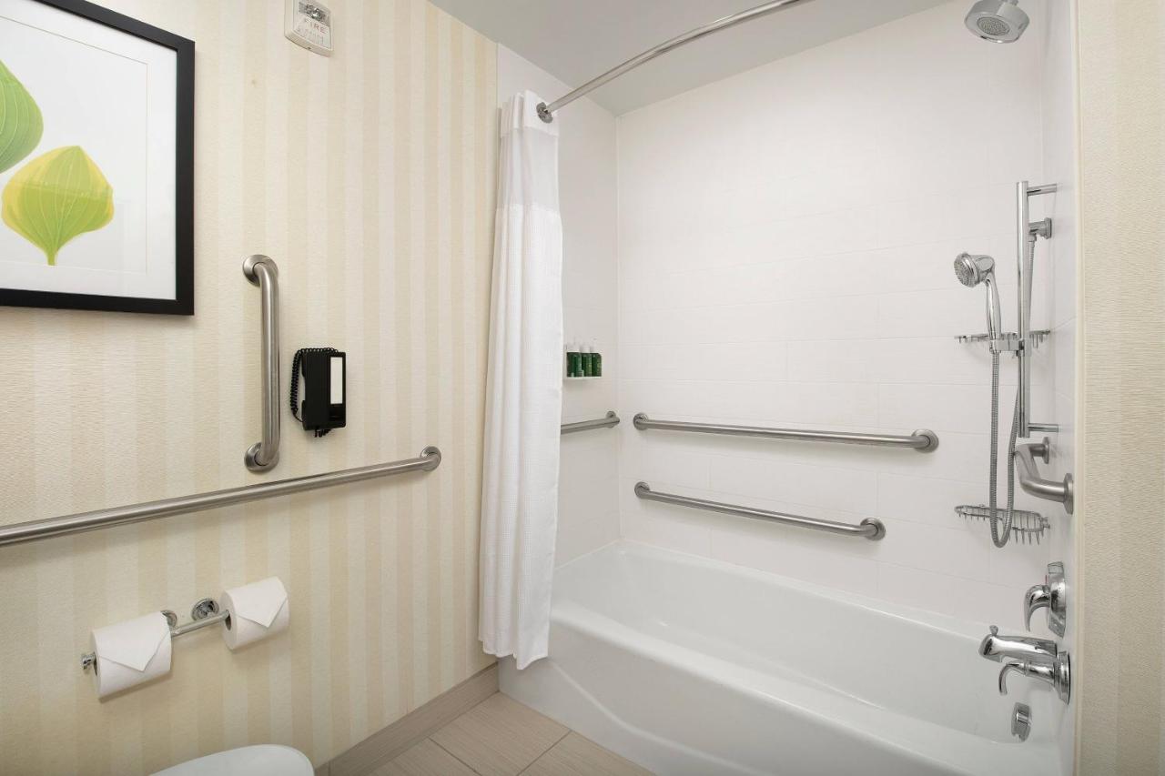 | Fairfield Inn & Suites Baltimore BWI Airport