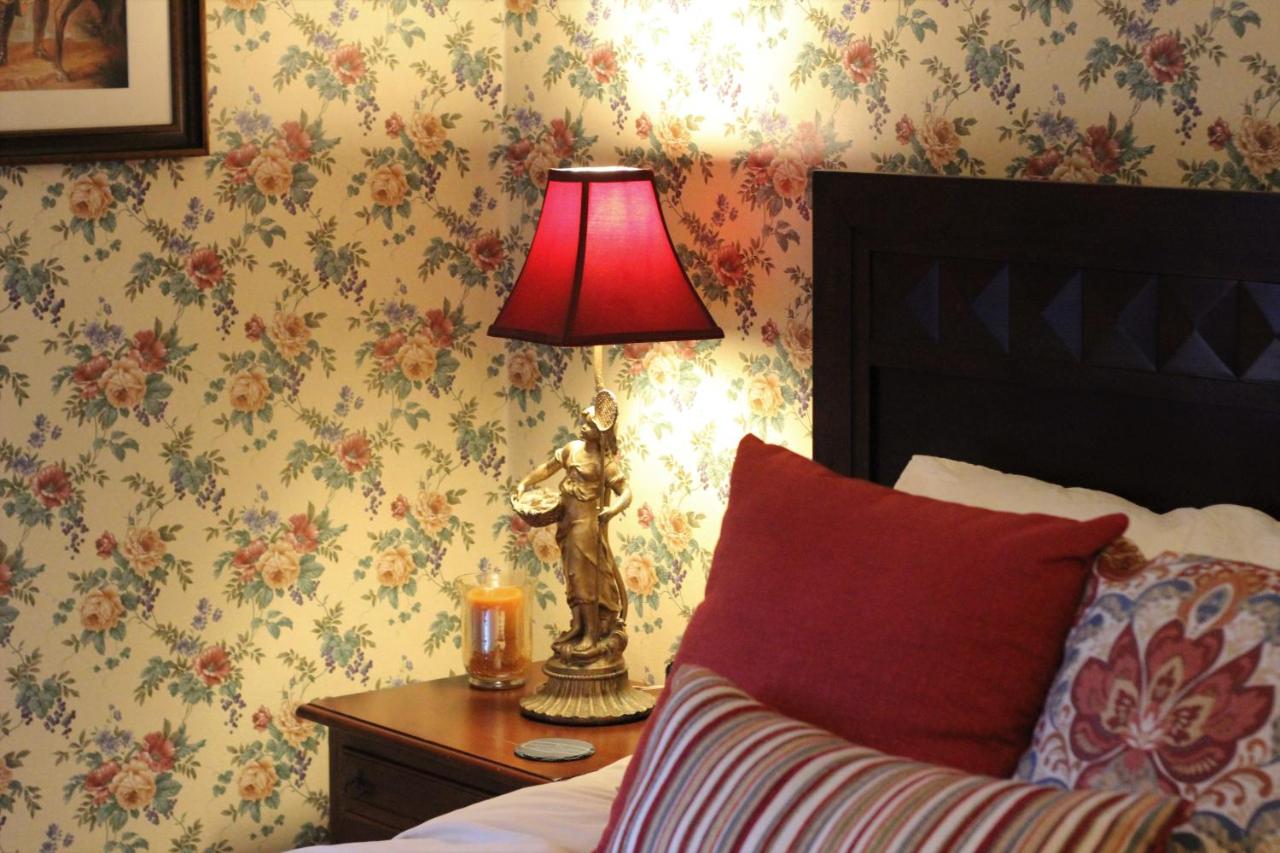 | Grand Colonial Bed and Breakfast