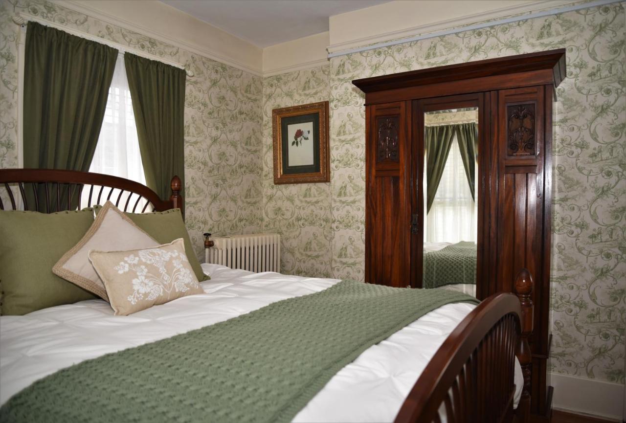 | Grand Colonial Bed and Breakfast