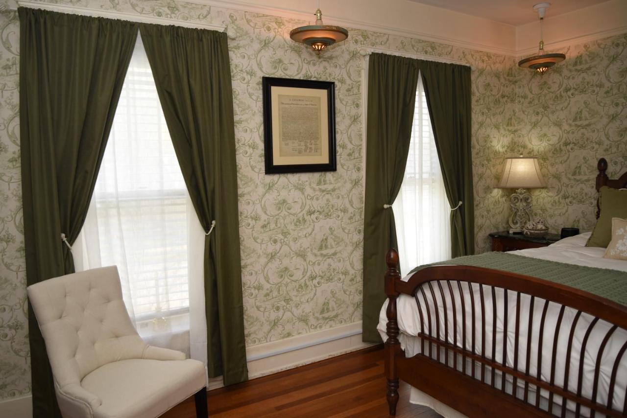 | Grand Colonial Bed and Breakfast