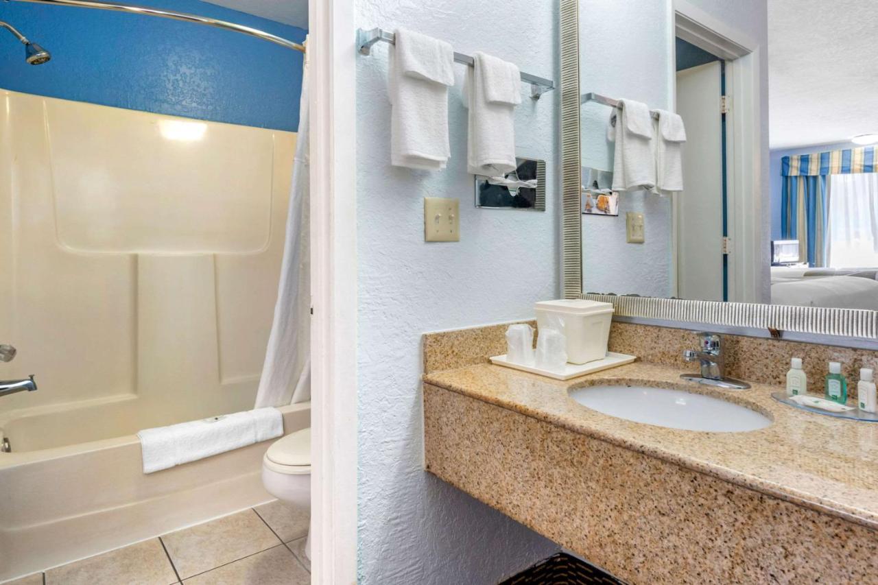 Queen Room with 2 Queen Beds at Quality Inn Sarasota North Near Lido Key Beach